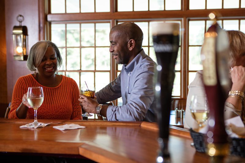 Couple at the bar 